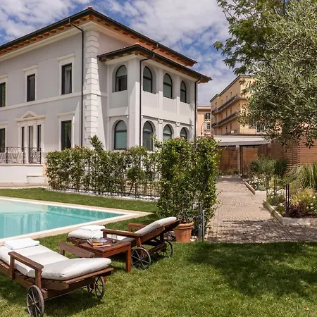 Livia Valeria Palace 아파트호텔