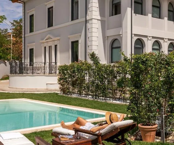 Livia Valeria Palace Aparthotel 4*