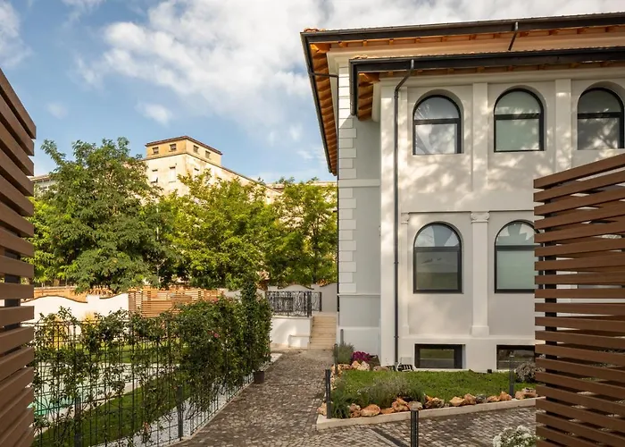 Livia Valeria Palace Aparthotel 4*