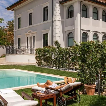 Livia Valeria Palace Aparthotel 4*